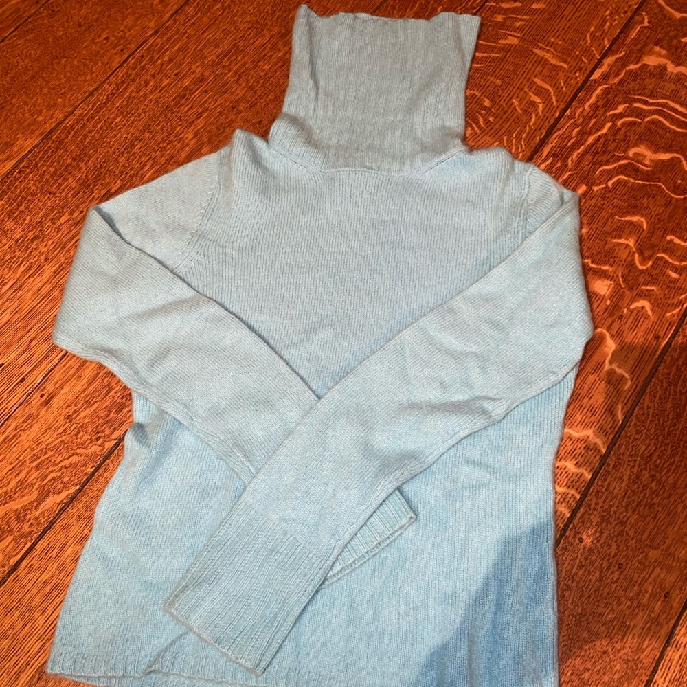 Cashmere baby blue turtle neck sweater